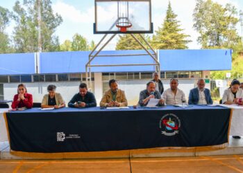 Fortalece Julio Arreola diálogo para recuperar el Lago de Pátzcuaro