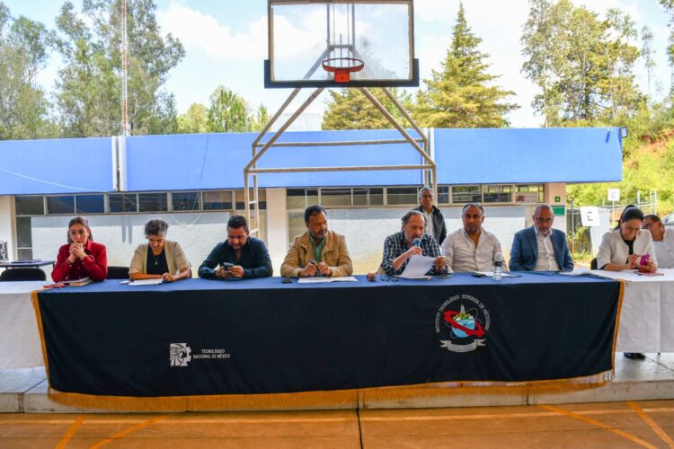 Fortalece Julio Arreola diálogo para recuperar el Lago de Pátzcuaro