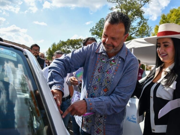 Da Julio Arreola luz verde a Taxi Seguro en Pátzcuaro para modernizar transporte público