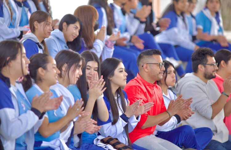 Promueve Dayana Pérez fuerza y esperanza de mujeres con Caminata Rosa