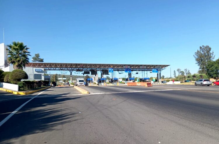Libre tránsito vechicular en autopistas de Michoacán; Segob se mantiene alerta