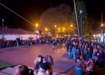 Total apoyo de Dayana Pérez a celebración de Santa Cecilia en Zirahuén