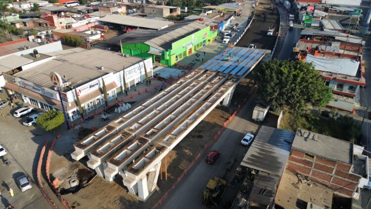 Distribuidor vial La Hielera en Uruapan con 80% de avance