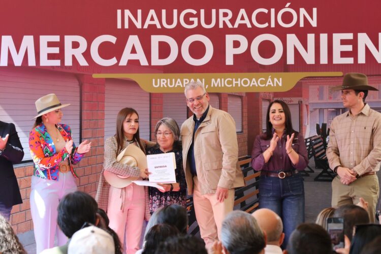 Bedolla y Grecia Quiroz inauguraron Mercado Poniente en Uruapan
