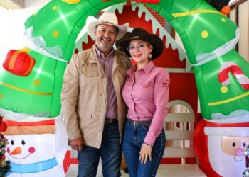 Presentan Julio Arreola y Andrea Rodríguez la Caravana Navideña Pátzcuaro 2025