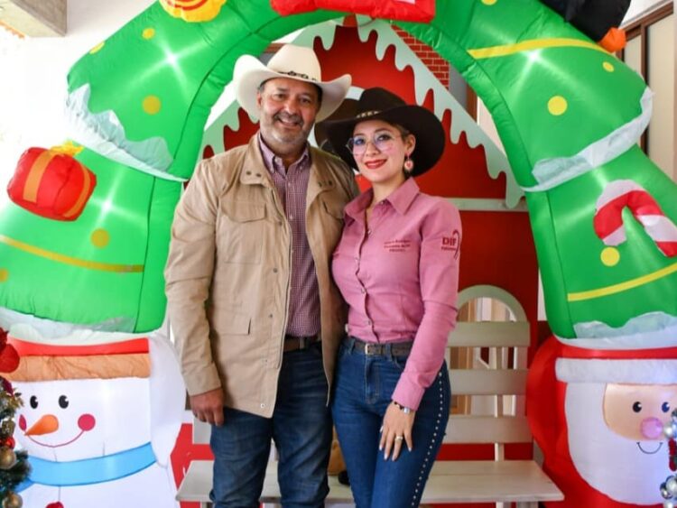Presentan Julio Arreola y Andrea Rodríguez la Caravana Navideña Pátzcuaro 2025