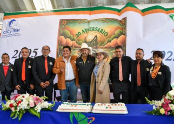 Apoya Julio Arreola educación; reconoce 20 años del CECyTEM Huecorio