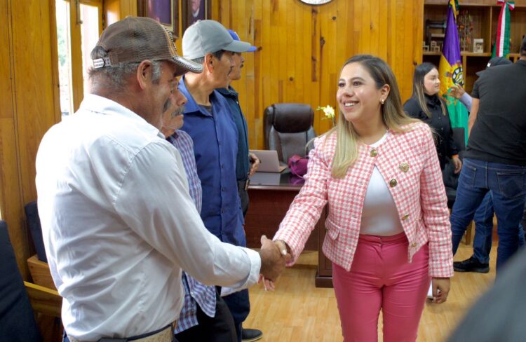Fortalece Dayana Pérez diálogo directo con habitantes de Las Charandas
