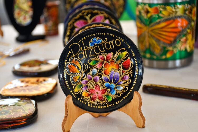 Impulsa Julio Arreola el 10° Concurso de Lacas Perfiladas en Pátzcuaro