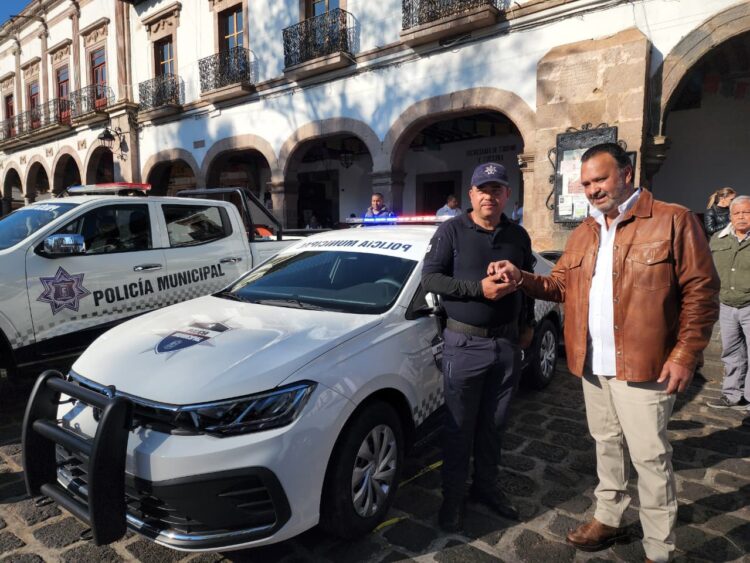 Exhorta Julio Arreola a policías municipales de Pátzcuaro a trabajar con honestidad y respeto