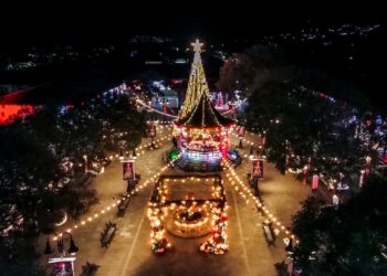 Enamora Villa Navideña la plaza principal de Santa Clara del Cobre: Dayana Pérez