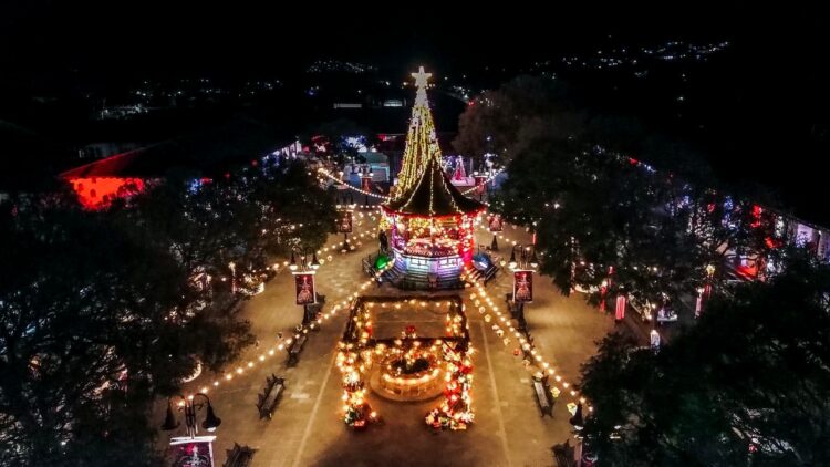 Enamora Villa Navideña la plaza principal de Santa Clara del Cobre: Dayana Pérez
