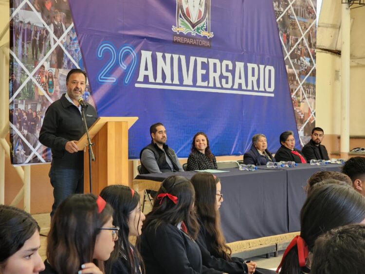 Educación con valores, fortalecen futuro de Pátzcuaro: Julio Arreola