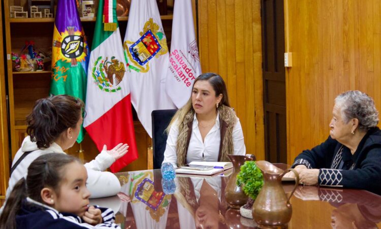 Dayana Pérez, gobierno cercano que escucha a la gente de Salvador Escalante