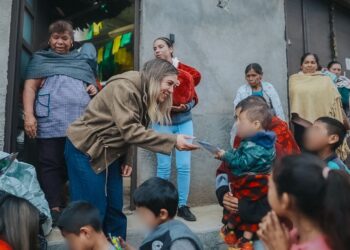 Refrenda Dayana Pérez compromiso con la niñez en visita a Opopeo