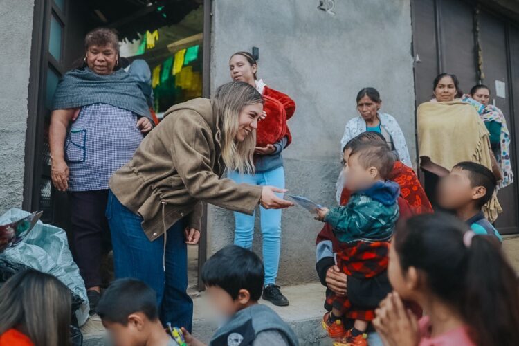 Refrenda Dayana Pérez compromiso con la niñez en visita a Opopeo