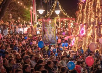 Regala Dayana Pérez ilusión a niñez con Caravana de Reyes Magos en Salvador Escalante