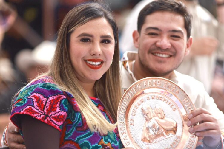 Acompaña Dayana Pérez danza de los Kurpites en Nuevo San Juan Parangaricutiro