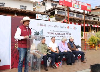 Inician Gobierno de México y Julio Arreola Rutas Mágicas de Color en Janitzio