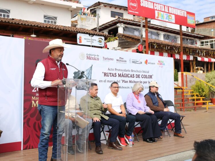 Inician Gobierno de México y Julio Arreola Rutas Mágicas de Color en Janitzio