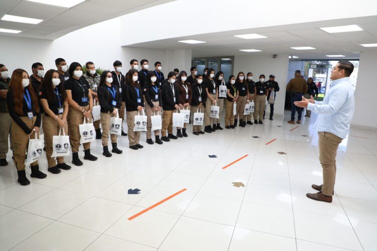 Universitarios del centro Animaxe en Uruapan visitan la Fiscalía de Michoacán