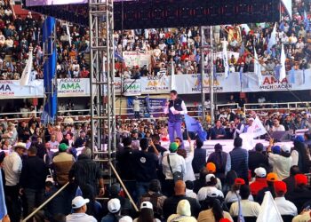 Levantamiento en Michoacán; miles de civiles lo integran