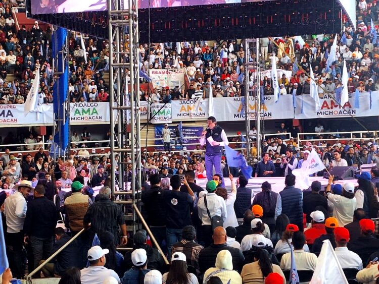 Levantamiento en Michoacán; miles de civiles lo integran
