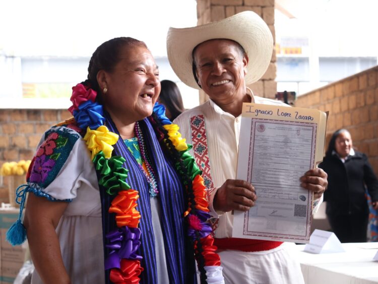 Celebra Julio Arreola amor y unión familiar con Matrimonios Colectivos en Pátzcuaro