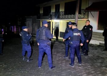 Atacan a balazos a policías de Salvador Escalante en Opopeo