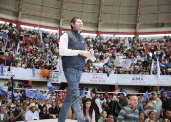 ¡¡ Michoacano, levántate y sé libre. Levanta la voz. AMA eres tú !!