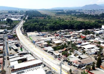 Distribuidor vial “La Hielera” en Uruapan, se construyó sin deuda: Rogelio Zarazúa