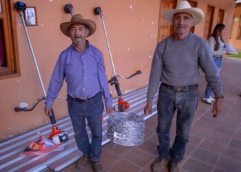 Refuerza Dayana Pérez campo de Salvador Escalante con apoyos a productores