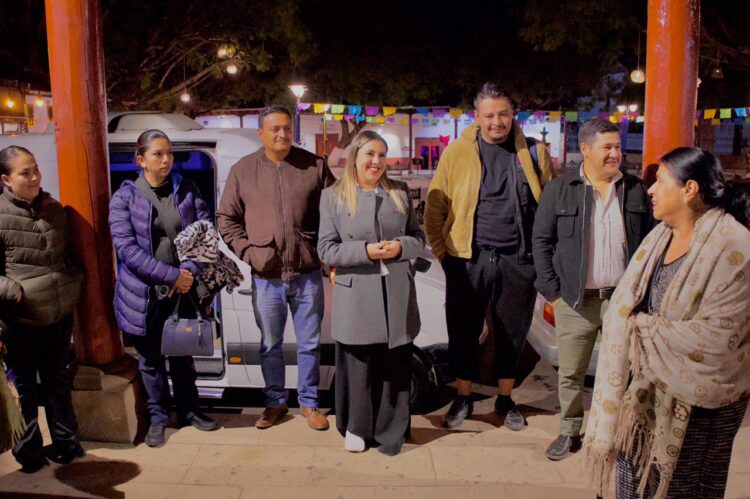 Acompaña Dayana Pérez a adultos mayores con reencuentros que enamoran