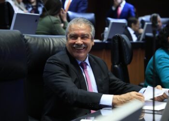 Aventaja Raúl Morón, 2 a 1, carrera por candidatura de Morena a gobernatura