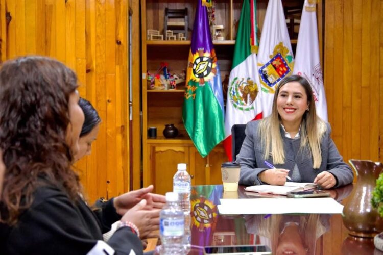 Ratifica Dayana Pérez diálogo con ciudadanos de Salvador Escalante