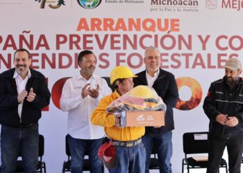 102 Brigadas combatirán incendios forestales respaldados con helicópteros: Bedolla