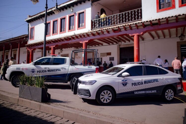 Fortalece Dayana Pérez seguridad en Salvador Escalante con más unidades