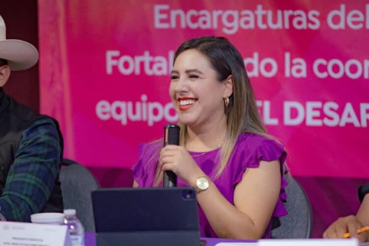 Encabeza Dayana Pérez mesa de trabajo; atiende a comunidades