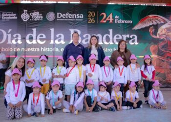Celebra Dayana Pérez a pequeñines en Salvador Escalante con medallas