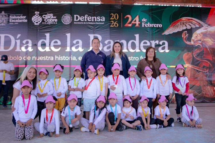 Celebra Dayana Pérez a pequeñines en Salvador Escalante con medallas