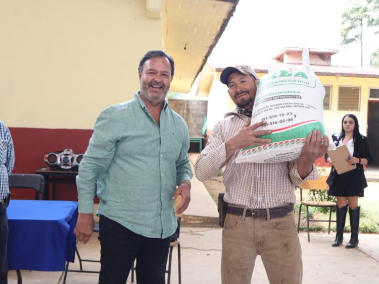 Fortalece Julio Arreola paz y bienestar en comunidades de Pátzcuaro