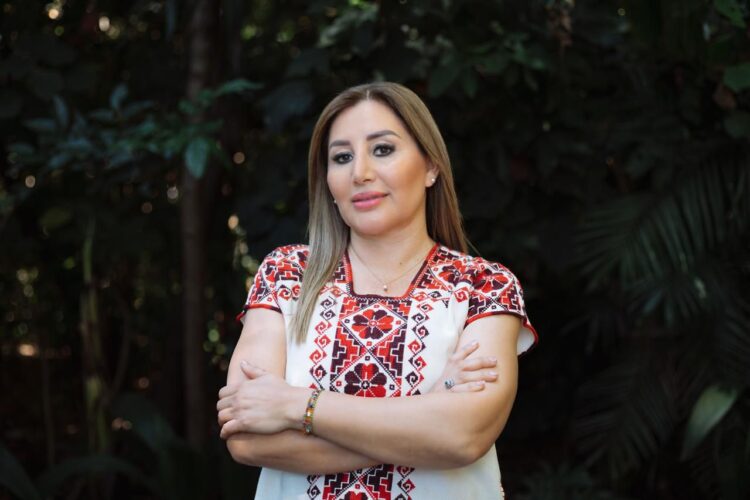 Blanca Lara pide valorar trabajo de artesanos en Tianguis Artesanal de Uruapan