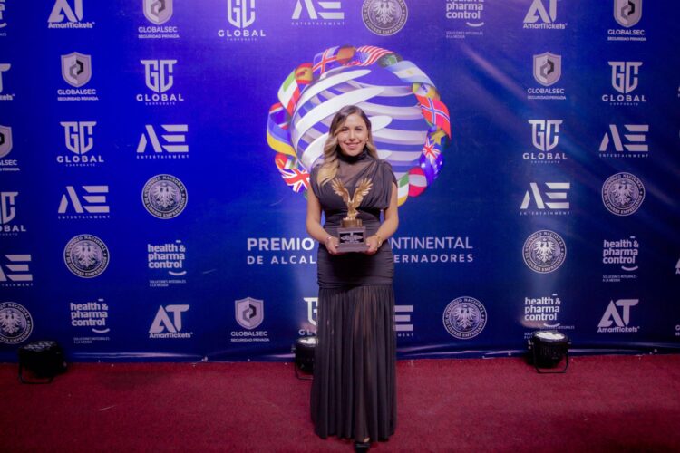 Recibe Dayana Pérez Premio Intercontinental por impulso al patrimonio cultural de Salvador Escalante