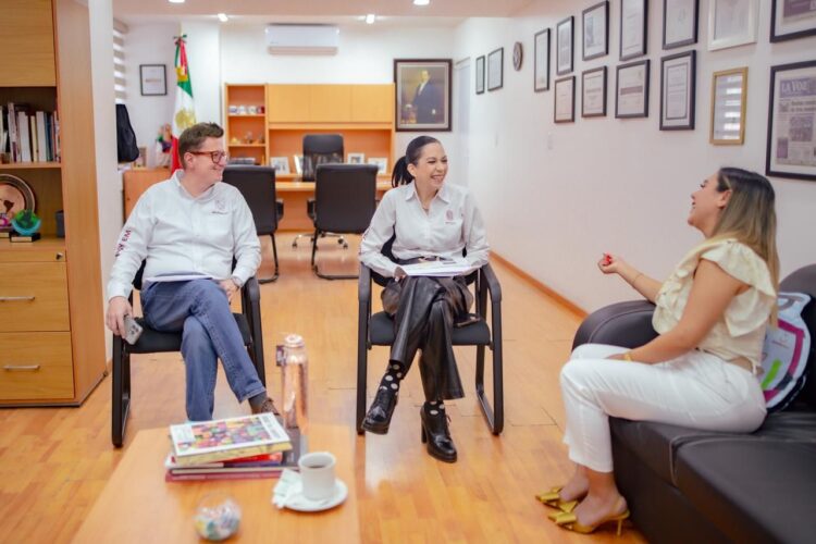 Fortalece Dayana Pérez la educación media superior y superior en Salvador Escalante