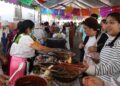 Presentes las cocineras tradicionales en Tianguis Artesanal de Uruapan
