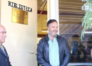 Reconocen a Julio Arreola en aniversario de secundaria federal Lázaro Cárdenas