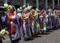Con música, color y tradición, se vivió el desfile de artesanos en Uruapan