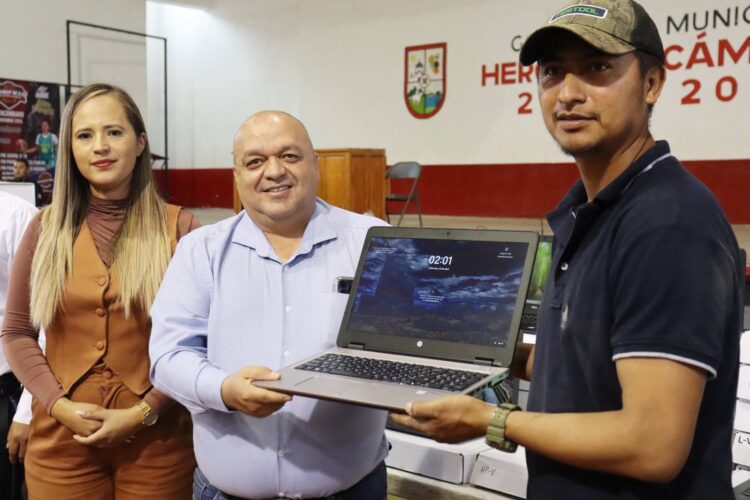 Entrega edil Fuerte García bienestar a cientos de tacambarenses