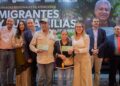Fortalece Dayana Pérez vínculos familiares con entrega de visas en Salvador Escalante
