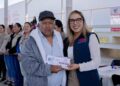 Presente Dayana Pérez en entrega de tarjetas del bienestar en Salvador Escalante